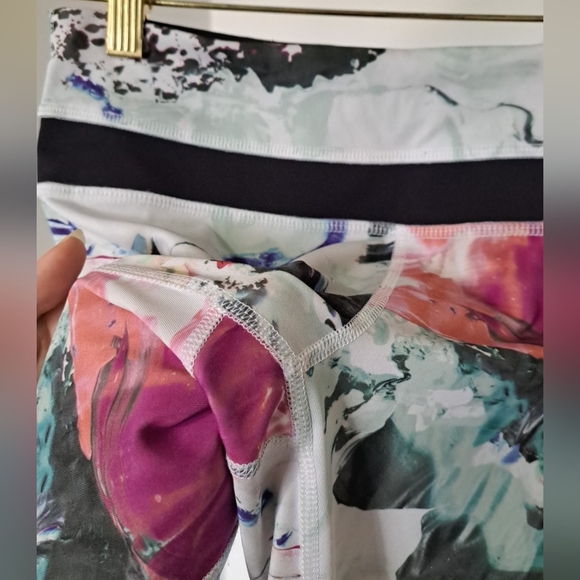 Lululemon Women's Capris Size 4 - Picture 7 of 12